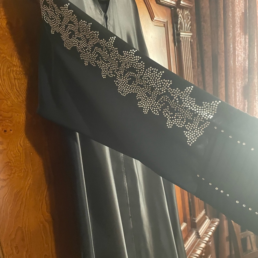 Abaya - Picture 3 of 4